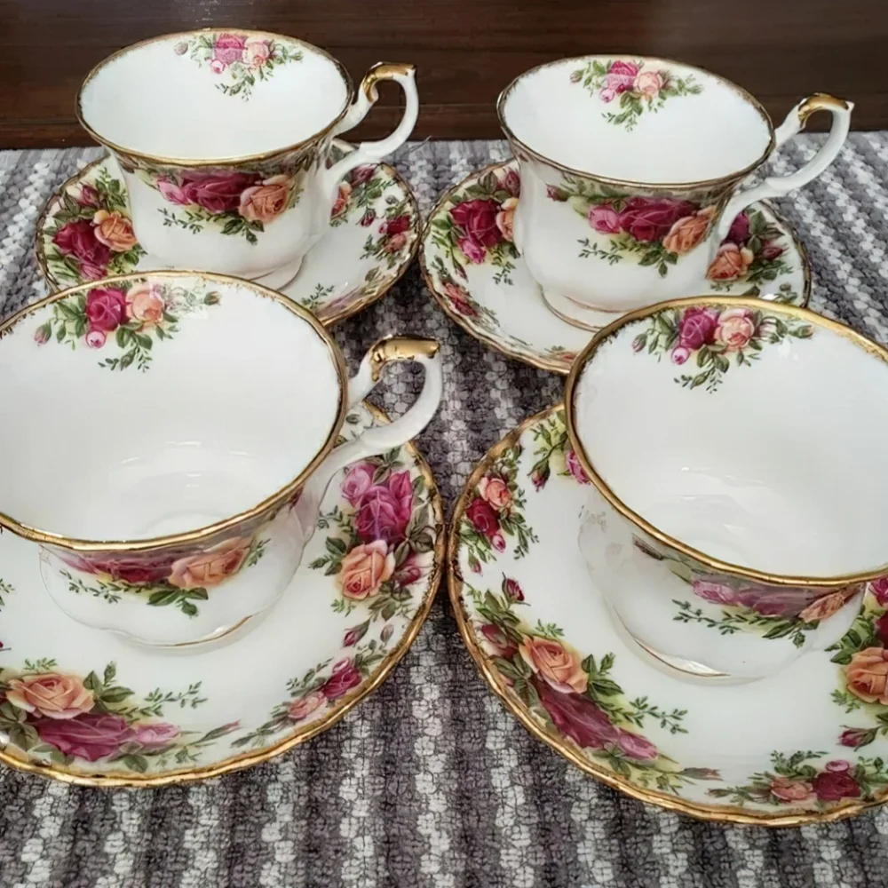 Beautiful Royal Albert Old Country Roses Dinnerware Set 4 Place Settings!